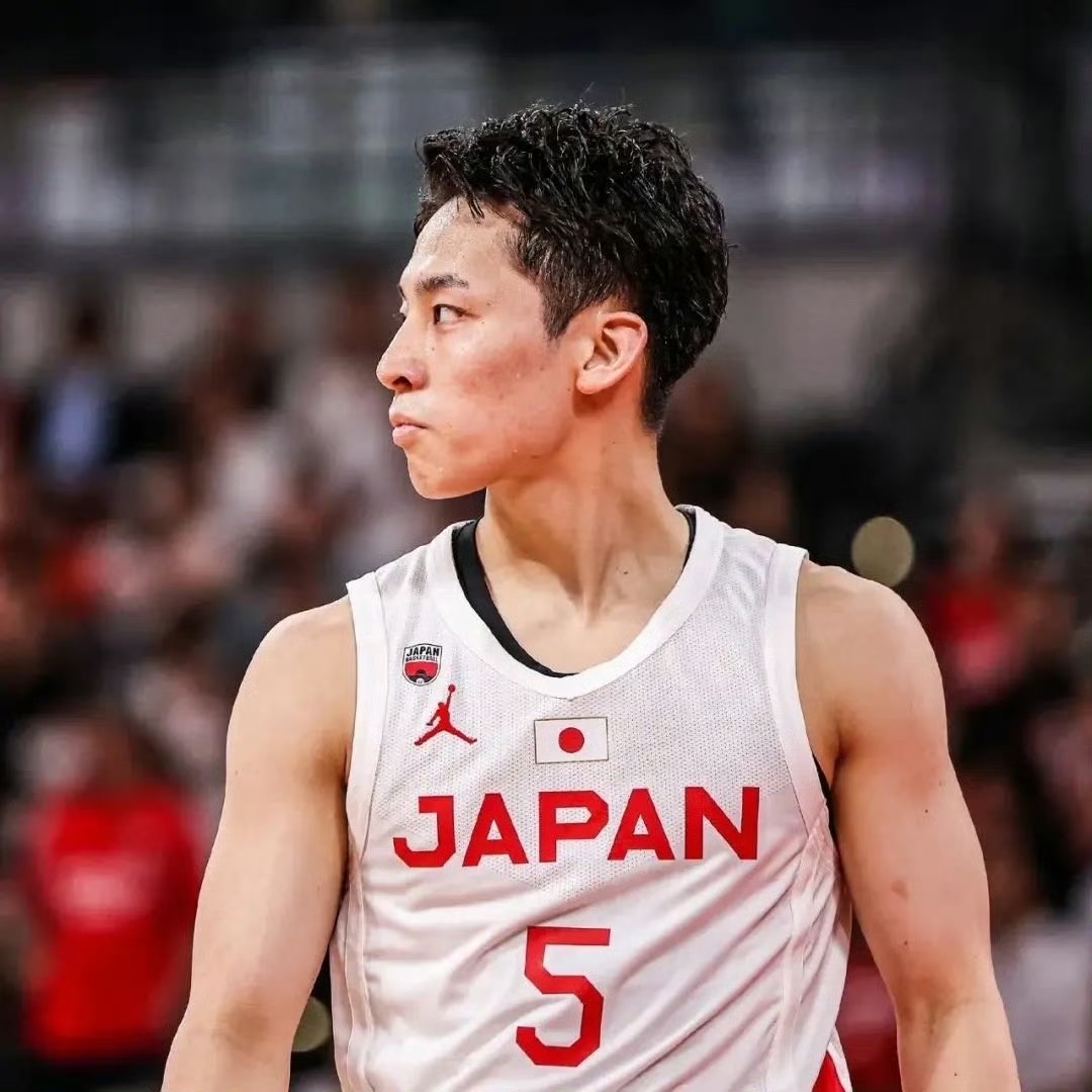 包含日本后卫河村勇辉跟公牛签下双向合同的词条